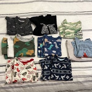 5T toddler boys lot! 8 pairs of jammies. Burt’s bees, carters, and Old Navy.